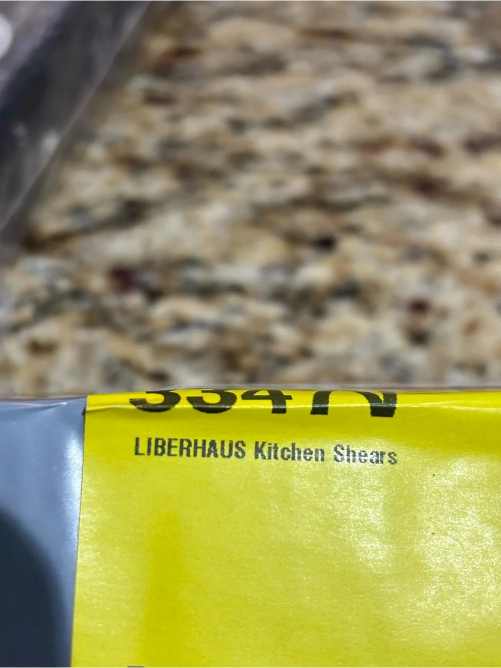 2-in-1 Kitchen Shears with Integrated Cutting Board - Black